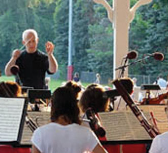 Michael Shapiro conducts Schubert’s Unfinished Symphony in the Chappaqua Gazebo with The Chappaqua Orchestra.