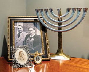 Large photo: Abraham and Clara Knoop. Smaller photos: also Betty’s mother, Clara Knoop