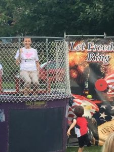 concert.Dunk Tank