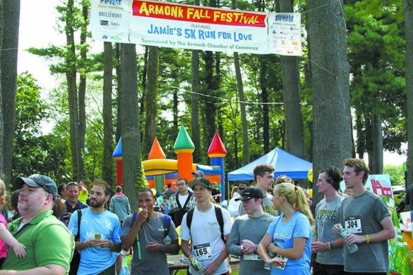 Race participants at the 2015 Cider and Donut Festival