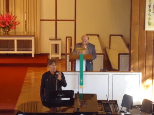 Chappaqua celebrity Dave Bickler, from the band Survivor, known for hits such as “Eye of the Tiger,” moved the audience with his renditions of “For What It’s Worth” and “Give Peace a Chance.”